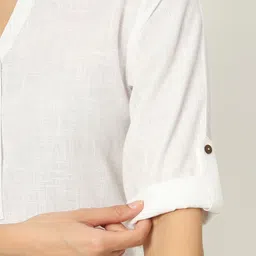 besolid Women Striped Thread Work Khadi Kurta image 5