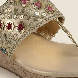 Metro Women Printed One Toe Flats image 5