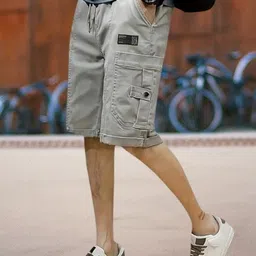 tyrell Solid Men Grey Cargo Shorts image 2