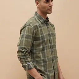 CODE by Lifestyle Men Checked Spread Collar Cotton Casual Shirt image 3