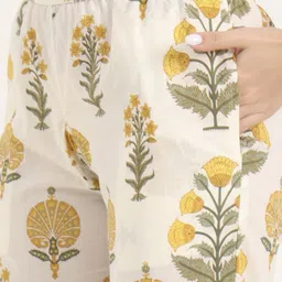 Divena Women Floral Printed Kurti & Payjama Night suit image 4