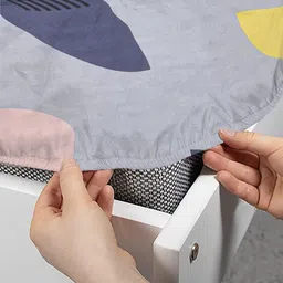 KLOTTHE Grey Geometric Printed Fitted 300 TC King Bedsheet With 2 Pillow Covers image 2