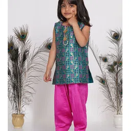 Little Bansi Sleeveless Bird & Geometric Brocade Kurta With Solid Salwar & Tulle Dupatta - Peacock Green & Pink image 4