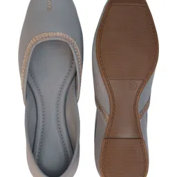 KALINI Women Embellished Ethnic Mojaris Flats-picture-15