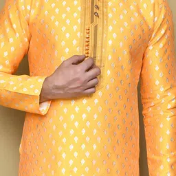 RANAK Men Ethnic Motifs Printed Sequinned Kurta image 3