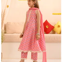 Pspeaches Sleeveless All Over Jaipuri Flower Motif Printed Flared Kurta With Coordinating Lace Embellished Salwar & Dupatta - Pink image 4