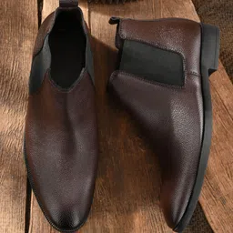 Roadster Men Mid-Top Block-Heeled Chelsea Boots-image-6