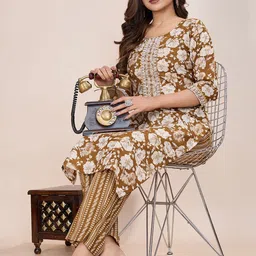 Women Basket Women Floral Printed Regular Thread Work Kurta with Trousers-picture-19