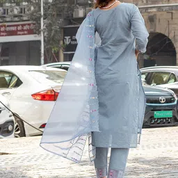 MITTOO Women Floral Embroidered Regular Thread Work Pure Cotton Kurta with Trousers & With Dupatta image 5