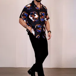 Eszett Graphic Printed Spread Collar Short Sleeves Regular Fit Casual Shirt-picture-36