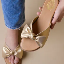 Shoetopia Bow Applique Detailed Sandals - Golden-picture-34