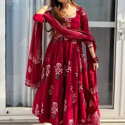 DIVASTRI Women Maroon Viscose Rayon Printed Kurta Sets-image-3