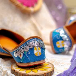 NR By Nidhi Rathi Women Embellished Mojaris with Embroidered Flats image 5