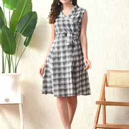 DECKEDUP Checked Dress image 3