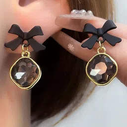 DIVASTRI Geometric Drop Earrings image 2