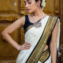 Yanthistore Ethnic Motifs Woven Design Zari Saree With Blouse Piece image 3