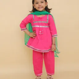 Little Ginnie Cotton Woven Three Fourth Sleeves Gota Lace Embellished Anarkali Style Kurta Pant With Dupatta Set - Pink-picture-22