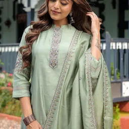 CAPITALHAVEN Women Floral Embroidered A-Line Thread Work Kurta With Trousers & Dupatta image 2