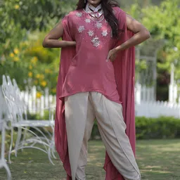 GloballyRonakRBafna Embellished V Neck Top & Tulip Pants Co-Ords-image-40