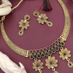 Bhanu diam Women Gold Plated Jewellery Set-image-7