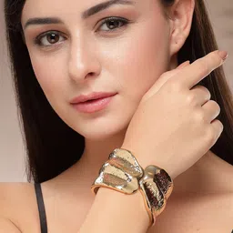 Bohey by KARATCART Gold-Plated Bangle-Style Bracelet image 3