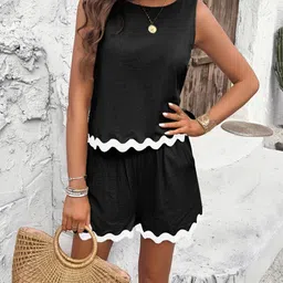 StyleCast V-Neck Long Sleeves Top With Shorts image 3
