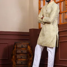 Koshin Men Sequinned Jacquard Kurta image 5