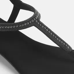 Mochi Self Design One Toe Flats image 3