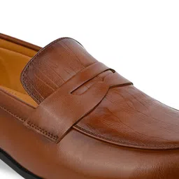 Hydes N Hues Men Loafers image 3