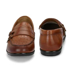 Overdrive Men Textured Lightweight Leather Loafers image 5