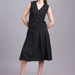 Sands of India Checked V-Neck Waistcoat With Skirt image 5