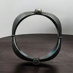 Hardin Style Silver-Plated Curly Square Shape Bangle image 5