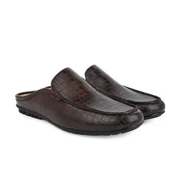 Styli Men Faux Leather Textured Mules image 5