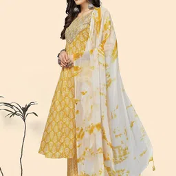 GULMEHAK Women Floral Printed Regular Pure Cotton Kurta with Trousers & Dupatta image 2