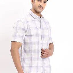 Indian Terrain Men Classic Fit Checked Spread Collar Pure Cotton Casual Shirt image 4