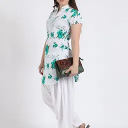 Mytrendzs Floral Printed Pure Cotton Kurti image 4
