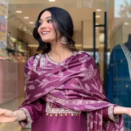 YOELLA Women Ethnic Motifs Embroidered Regular Gotta Patti Chanderi Silk Kurta with Trousers & With Dupatta image 4