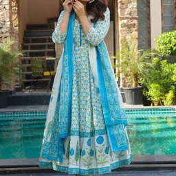 DIVASTRI Women Floral Printed Anarkali Kurta with Trousers & Dupatta image 3