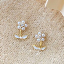 VAGHBHATT Floral Studs Earrings-picture-5