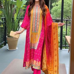 Moda Rapido WomenPrinted Straight Kurta with Trousers & Dupatta-picture-41