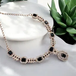 Women Click Stone-Studded Jewellery Set image 4