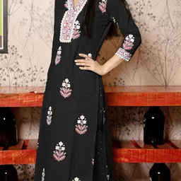 DIVASTRI Floral Printed V-Neck Straight Kurta With Palazzos & Dupatta image 3