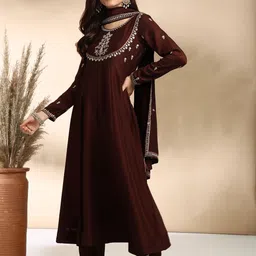 mokosh Women Silk Blend Kurta Pant Dupatta Set image 2