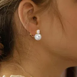 EL REGALO Artificial Stones Studded & Pearls Beaded Spherical Shaped Clip-On Studs image 3