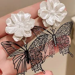 BEYTER Classic Drop Earrings image 3