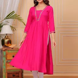 clothonus Floral Embroidered Mirror Work V-Neck Empire Kurta image 3