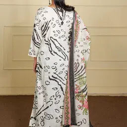 FashionTownie Women Floral Printed Regular Pure Cotton Kurta with Trousers & With Dupatta image 5