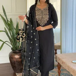 SDK FASHION Women Ethnic Motifs Embroidered Regular Kurta with Trousers & With Dupatta-picture-25