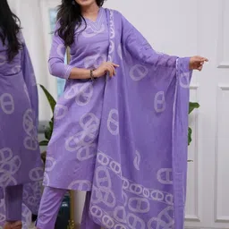 ATOXIC Women Printed Regular Thread Work Chanderi Silk Kurta with Trousers & With Dupatta image 3