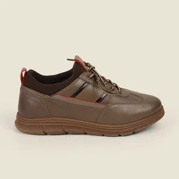 Metro Men Textured Leather Sneakers image 2